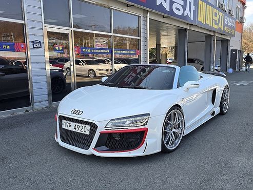 Audi R8 5.2 V10 Spyder — пробег 50 700 км — фото 1 из 5
