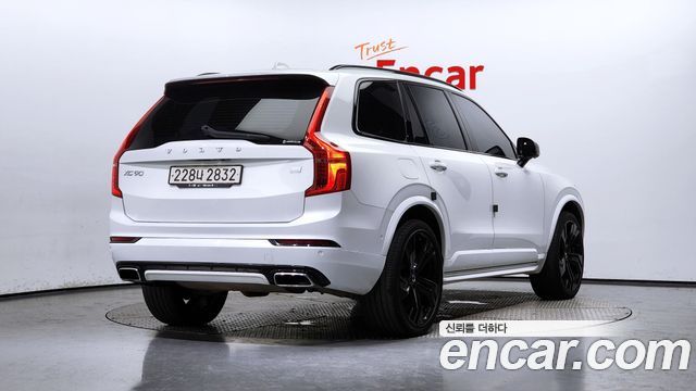 Volvo XC90 T8 R-Design Hybrid — пробег 128 353 км — фото 2 из 5