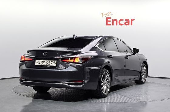 Lexus ES Luxury Plus — пробег 78 105 км — фото 2 из 5