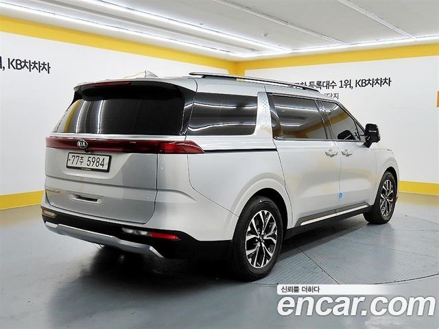 Kia Carnival 11-Seater Signature — пробег 84 526 км — фото 4 из 5