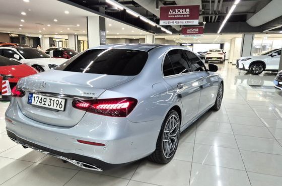 Mercedes-Benz E-Class E220d 4MATIC AMG Line — пробег 29 320 км — фото 5 из 5