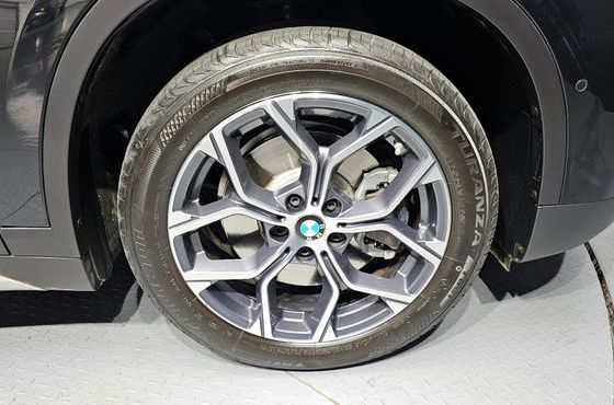 BMW X1 xDrive 20i xLine — пробег 42 690 км — фото 5 из 5