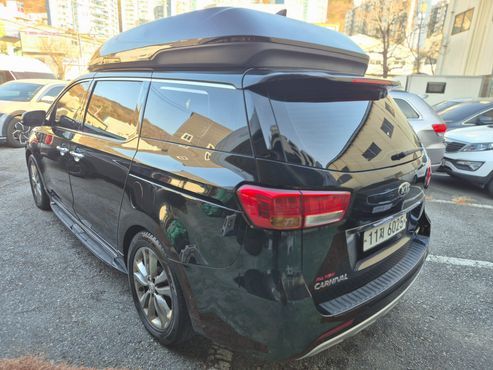 Kia Carnival 9-seater Hi-Limousine Prestige — пробег 290 000 км — фото 2 из 5