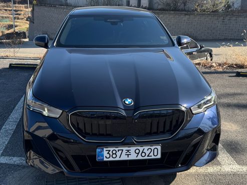 BMW 5-Series 520i M Sport — пробег 1 690 км — фото 1 из 5