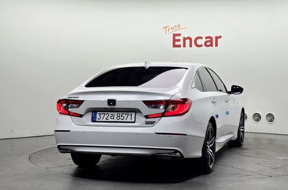 Honda Accord 2.0 Hybrid Touring — пробег 67 602 км — фото 4 из 5