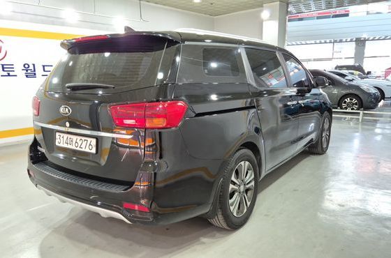 Kia Carnival 9-Seater Luxury — пробег 183 862 км — фото 5 из 5