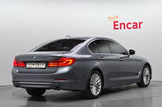 BMW 5-Series 520d Luxury Special Edition — пробег 69 051 км — фото 2 из 5