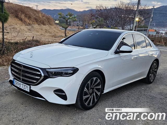 Mercedes-Benz E-Class E300 4MATIC Exclusive — пробег 1 090 км — фото 3 из 5