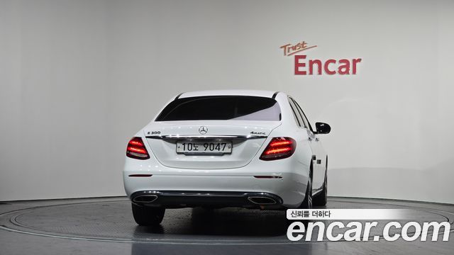Mercedes-Benz E-Class E300 4MATIC Avnatgarde — пробег 125 033 км — фото 4 из 5