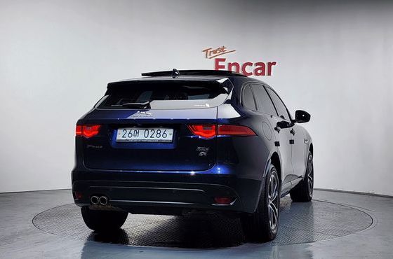 Jaguar F-PACE 20d R-Sport — пробег 108 888 км — фото 4 из 5