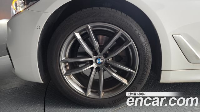 BMW 5-Series 520d xDrive M Sport Package Plus — пробег 70 699 км — фото 5 из 5