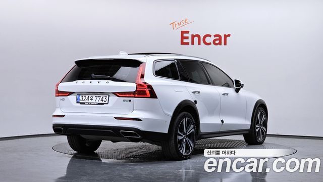 Volvo V60 B5 Pro AWD — пробег 109 467 км — фото 2 из 5