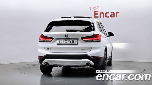 BMW X1 xDrive 20i Advantage — пробег 60 908 км — фото 4 из 5