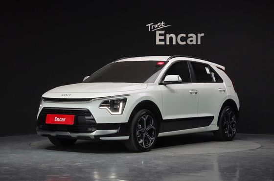 Kia Niro Signature — пробег 4 779 км — фото 1 из 5