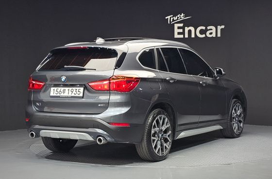 BMW X1 xDrive 20i xLine — пробег 80 750 км — фото 2 из 5