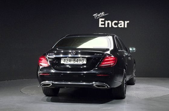 Mercedes-Benz E-Class E300 4MATIC Exclusive — пробег 99 176 км — фото 4 из 5