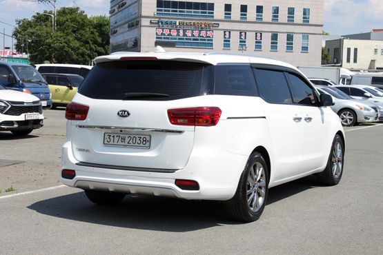 Kia Carnival 9-Seater Prstige — пробег 160 981 км — фото 4 из 5
