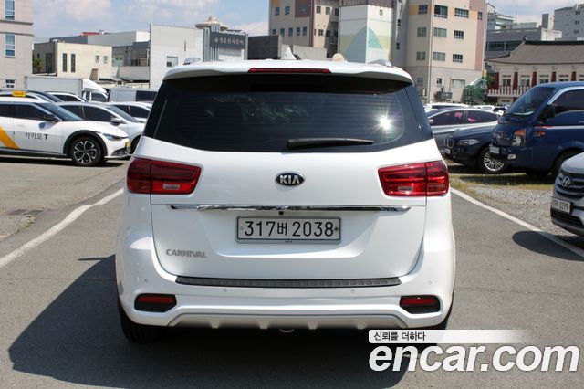 Kia Carnival 9-Seater Prstige — пробег 160 981 км — фото 5 из 5