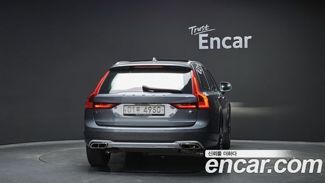 Volvo V90 T5 Pro AWD — пробег 65 228 км — фото 4 из 5