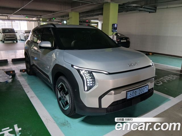 Kia EV3 Long Range 2WD Earth — пробег 1 023 км — фото 2 из 5