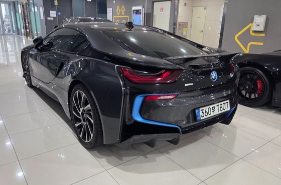 BMW i8 Coupe — пробег 44 700 км — фото 2 из 5