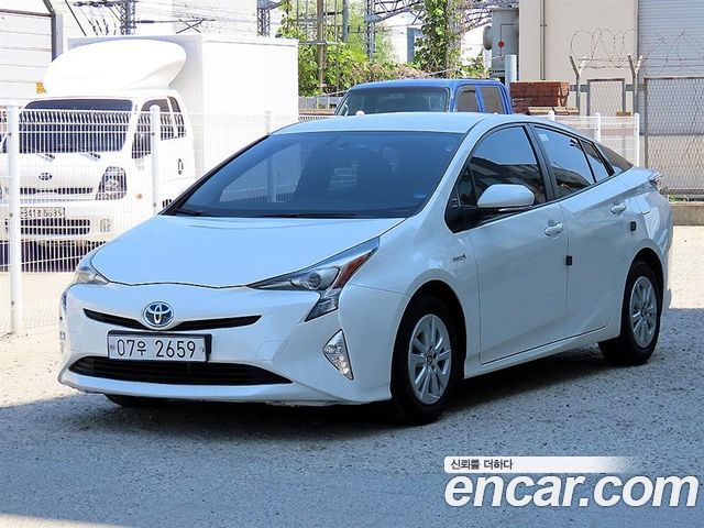 Toyota Prius 1.8 E — пробег 179 125 км — фото 2 из 5