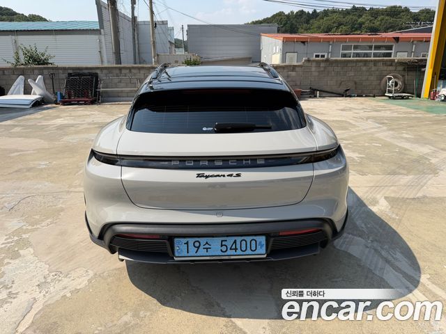 Porsche Taycan 4S Cross Turismo — пробег 54 000 км — фото 4 из 5