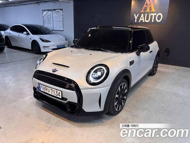 Mini Cooper Classic Launch Pack Third Generation — пробег 34 000 км — фото 1 из 5