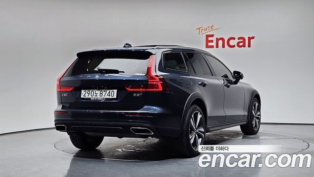 Volvo V60 B5 Pro AWD — пробег 36 229 км — фото 2 из 5