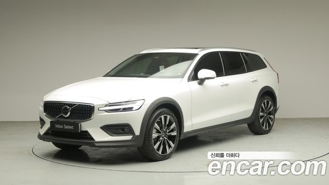 Volvo V60 B5 Ultra AWD — пробег 4 799 км — фото 1 из 5