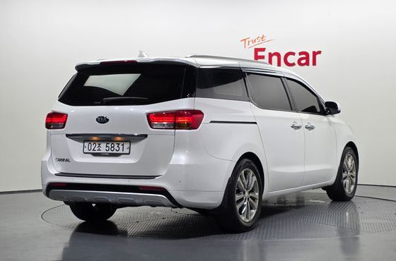 Kia Carnival 9-seater Prestige — пробег 180 753 км — фото 2 из 5