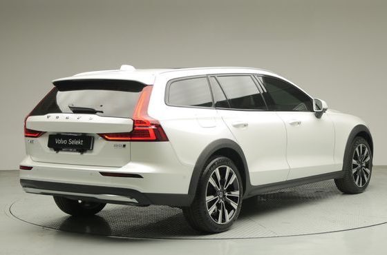 Volvo V60 B5 Ultra AWD — пробег 6 729 км — фото 2 из 5
