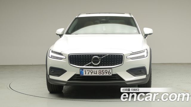 Volvo V60 B5 Ultra AWD — пробег 6 729 км — фото 3 из 5