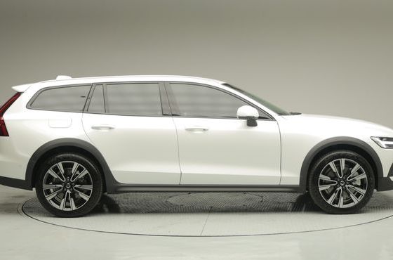 Volvo V60 B5 Ultra AWD — пробег 6 729 км — фото 4 из 5
