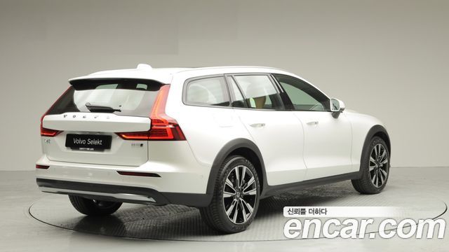 Volvo V60 B5 Ultimate AWD — пробег 6 019 км — фото 3 из 5