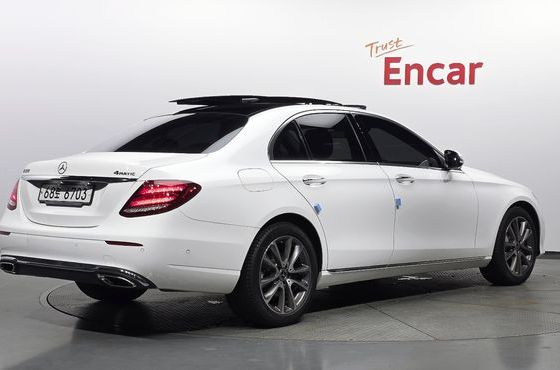 Mercedes-Benz E-Class E300 4MATIC Avnatgarde — пробег 122 865 км — фото 2 из 5
