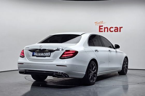 Mercedes-Benz E-Class E220d Avantgarde — пробег 143 252 км — фото 2 из 5