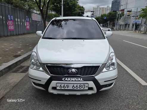 Kia Carnival New Carnival Limousine GLX High-Deluxe — пробег 192 737 км — фото 2 из 5
