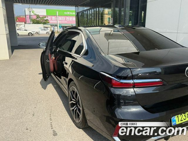 BMW 7-Series 740i xDrive M Sport — пробег 1 300 км — фото 2 из 5