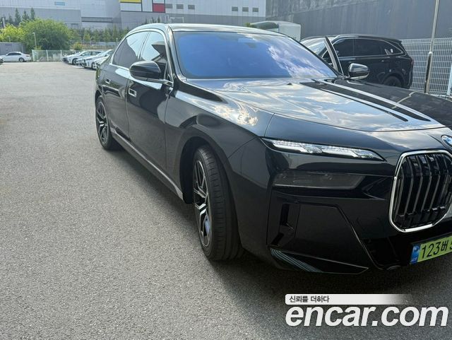 BMW 7-Series 740i xDrive M Sport — пробег 1 300 км — фото 4 из 5