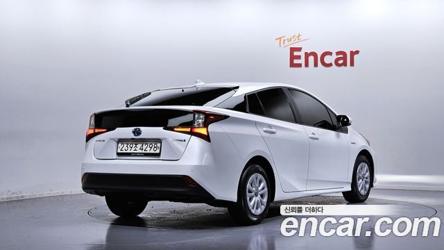Toyota Prius 1.8 — пробег 60 369 км — фото 2 из 5