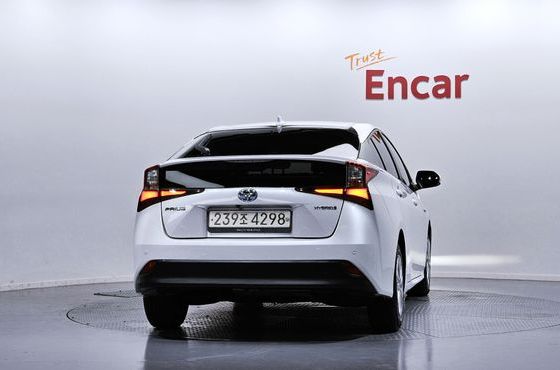 Toyota Prius 1.8 — пробег 60 369 км — фото 4 из 5