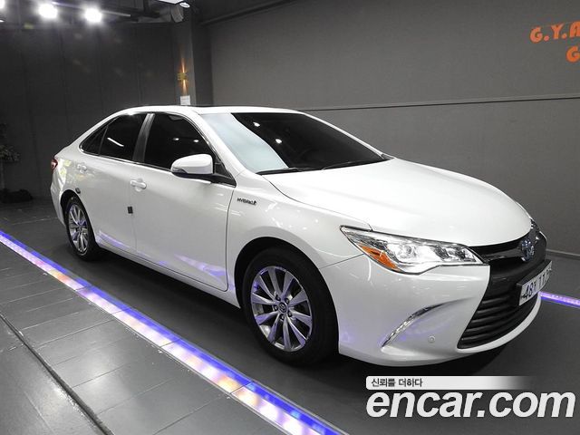 Toyota Camry Hybrid XLE — пробег 61 830 км — фото 2 из 5