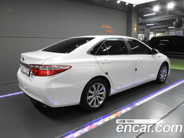 Toyota Camry Hybrid XLE — пробег 61 830 км — фото 3 из 5
