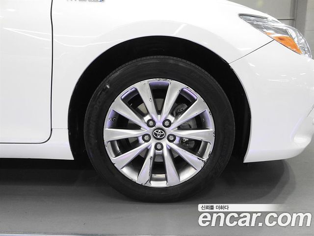 Toyota Camry Hybrid XLE — пробег 61 830 км — фото 5 из 5