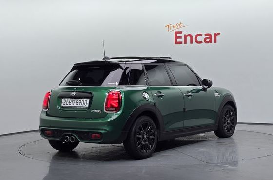 Mini Cooper 5Door Standard 3rd — пробег 71 056 км — фото 2 из 5