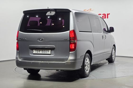 Hyundai Starex 12-Seater Wagon CVX Premium — пробег 180 099 км — фото 2 из 5