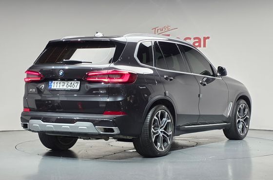 BMW X5 xDrive 40i xLine — пробег 7 441 км — фото 2 из 5