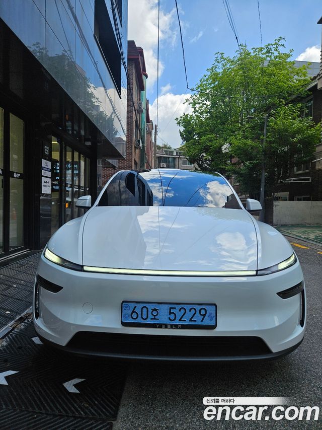 Tesla Model Y Premium RWD — пробег 4 600 км — фото 1 из 5