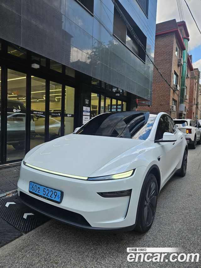 Tesla Model Y Premium RWD — пробег 4 600 км — фото 2 из 5